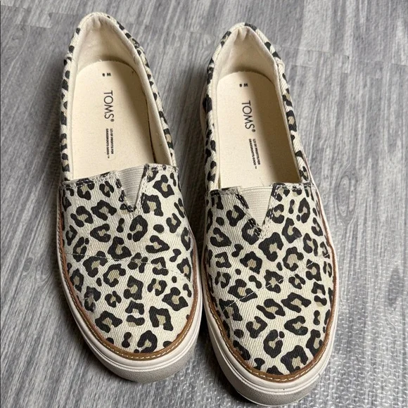 TOMS Women's Black and Cream Leopard Slip In Size 8 - Picture 1 of 6